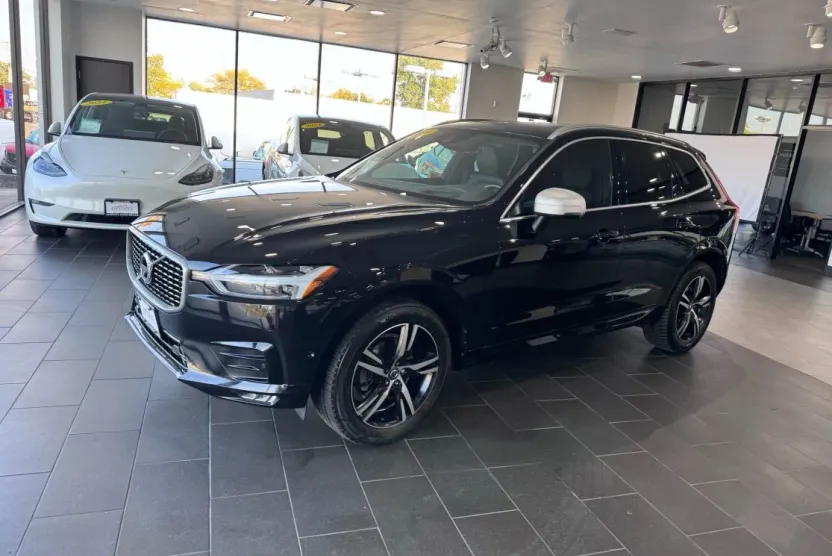 2019 Volvo XC60 T5 R-Design photo 1