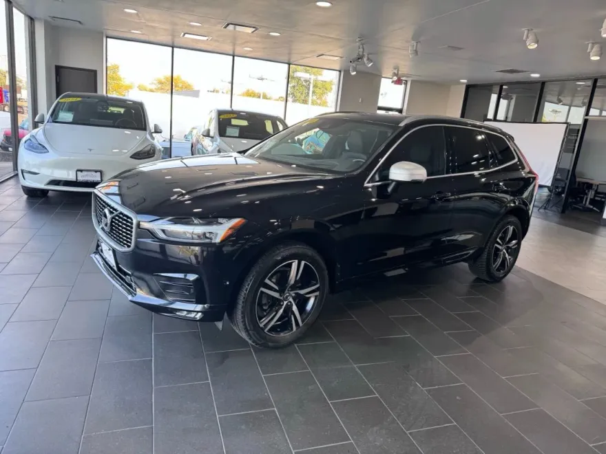 2019 Volvo XC60 T5 R-Design photo 1