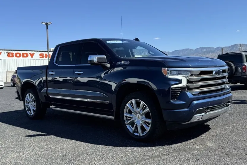 2022 Chevrolet Silverado High Country photo 1