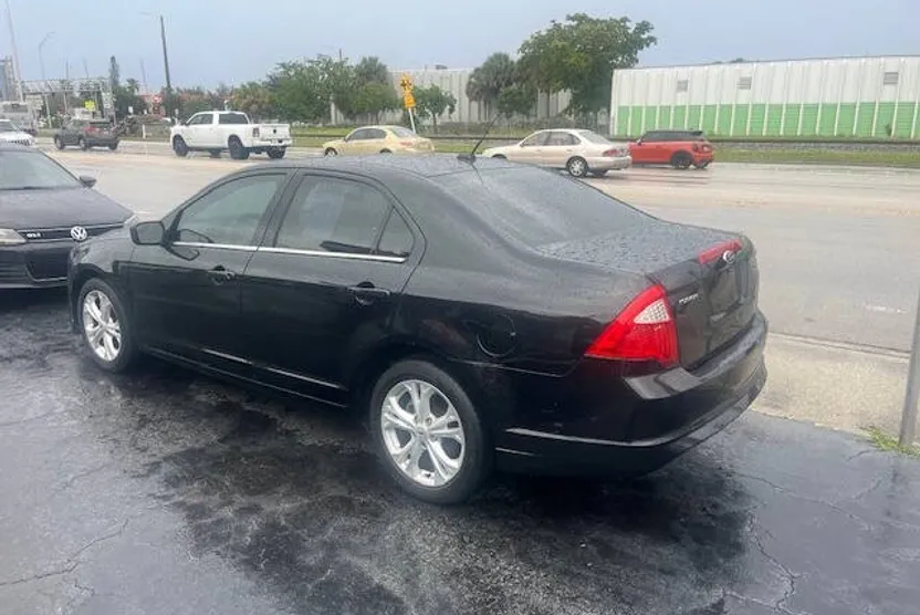 2012 Ford Fusion SE photo 1
