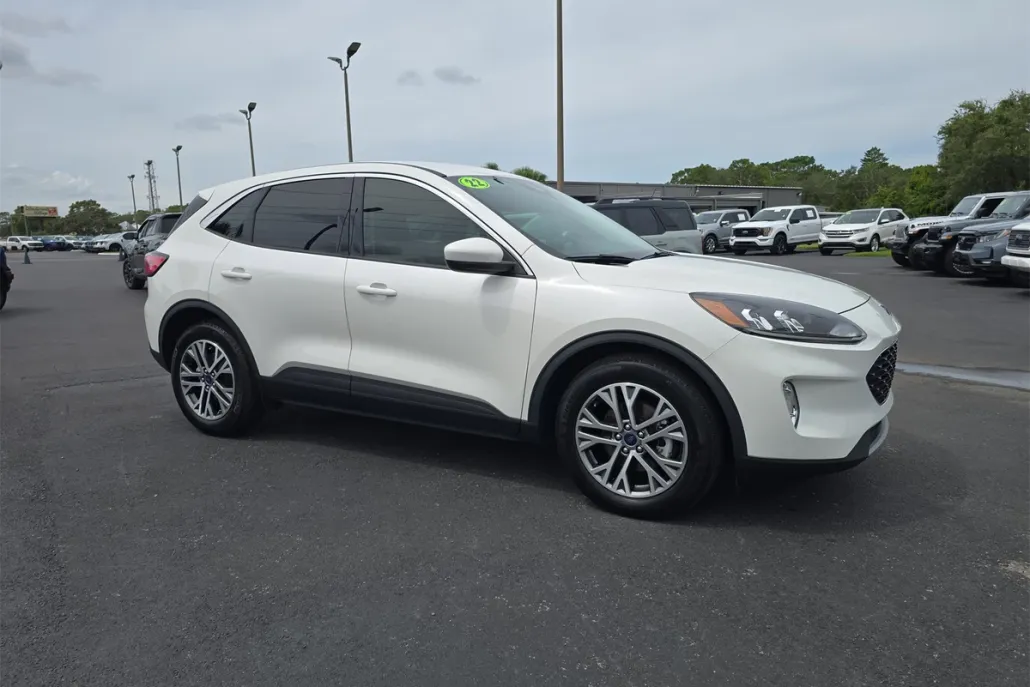 2022 Ford Escape SEL photo 1
