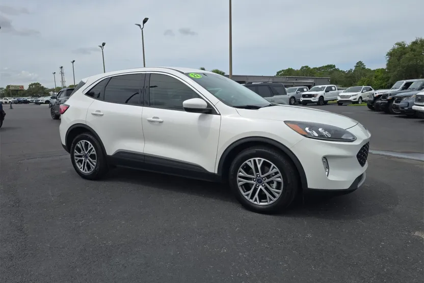 2022 Ford Escape SEL photo 1