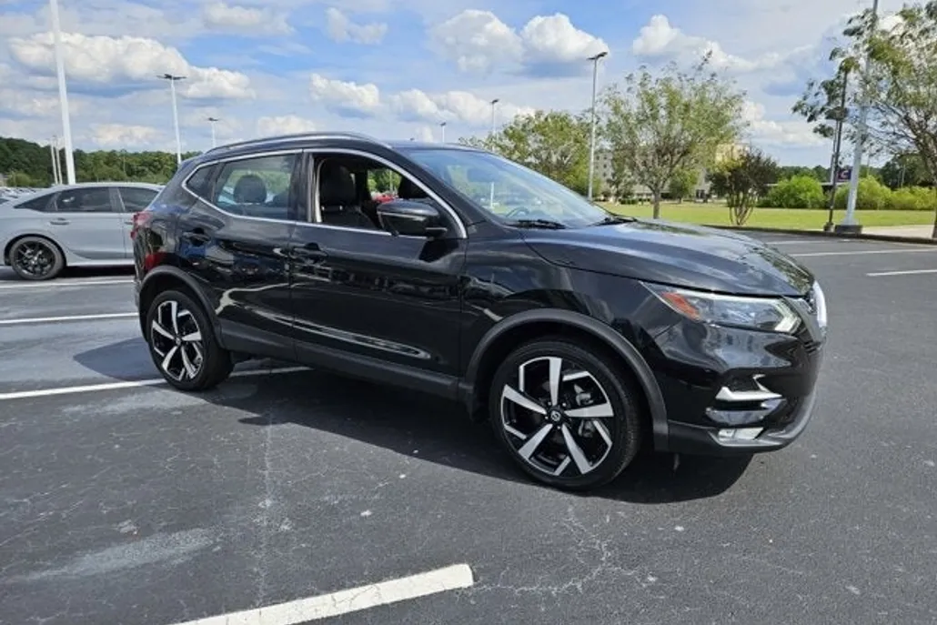 2022 Nissan Rogue Sport SL photo 1