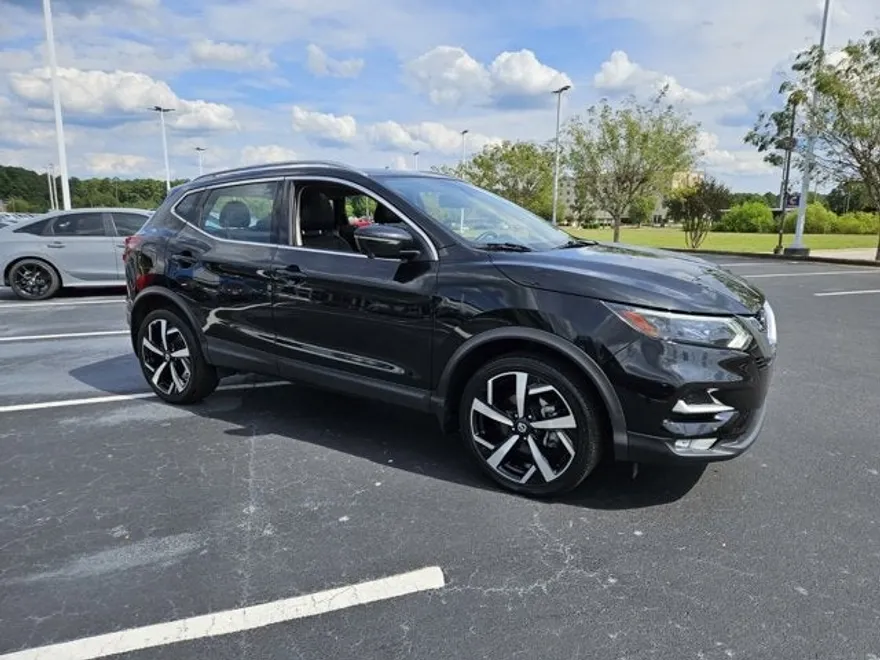 2022 Nissan Rogue Sport SL photo 1