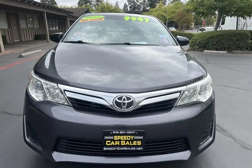 2013 Toyota Camry LE photo 1