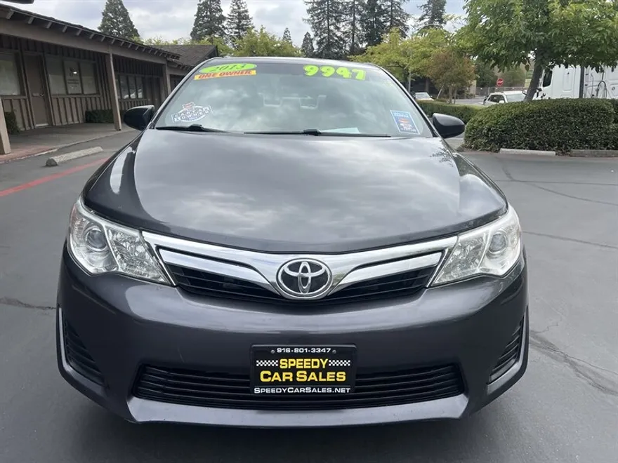 2013 Toyota Camry LE photo 1