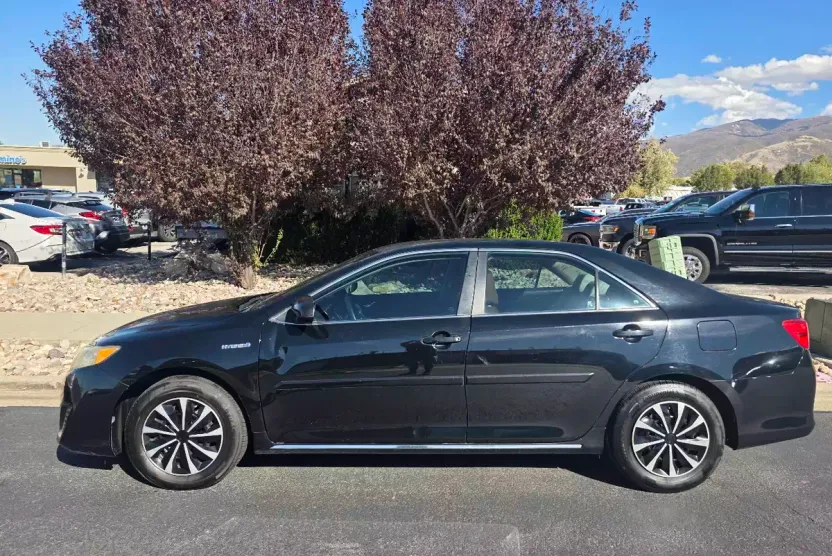 2014 Toyota Camry Hybrid SE photo 1