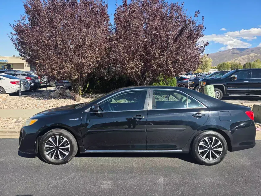 2014 Toyota Camry Hybrid SE photo 1