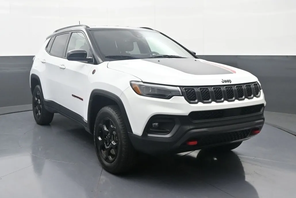 2023 Jeep Compass Trailhawk photo 1