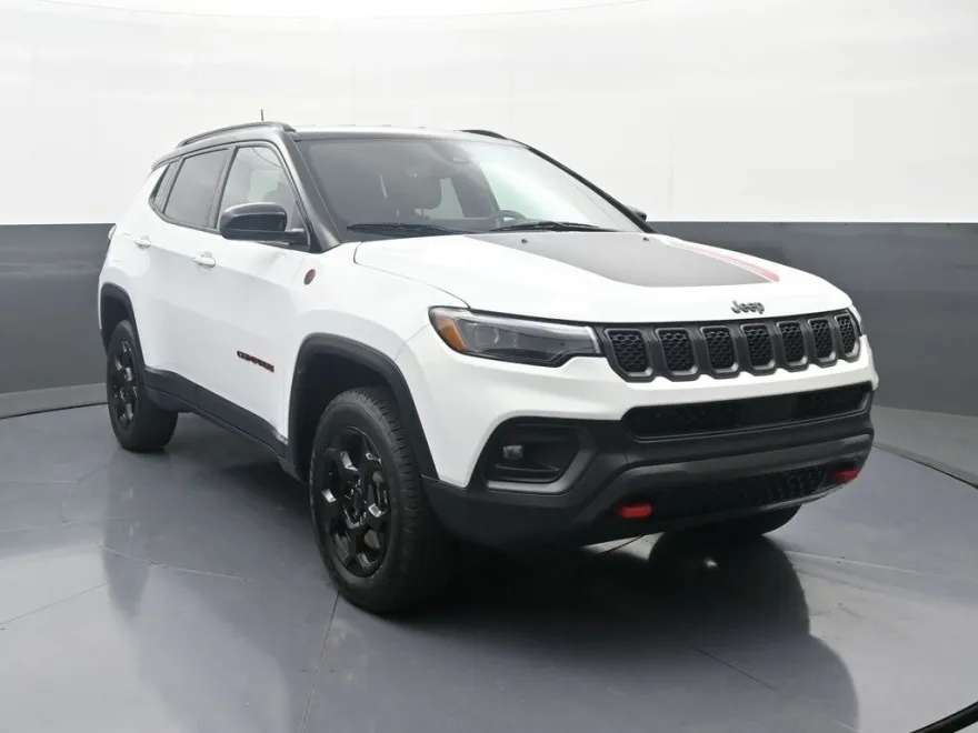2023 Jeep Compass Trailhawk photo 1