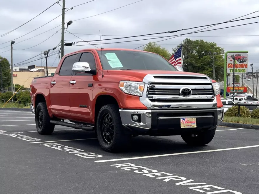 2017 Toyota Tundra SR5 CrewMax photo 1