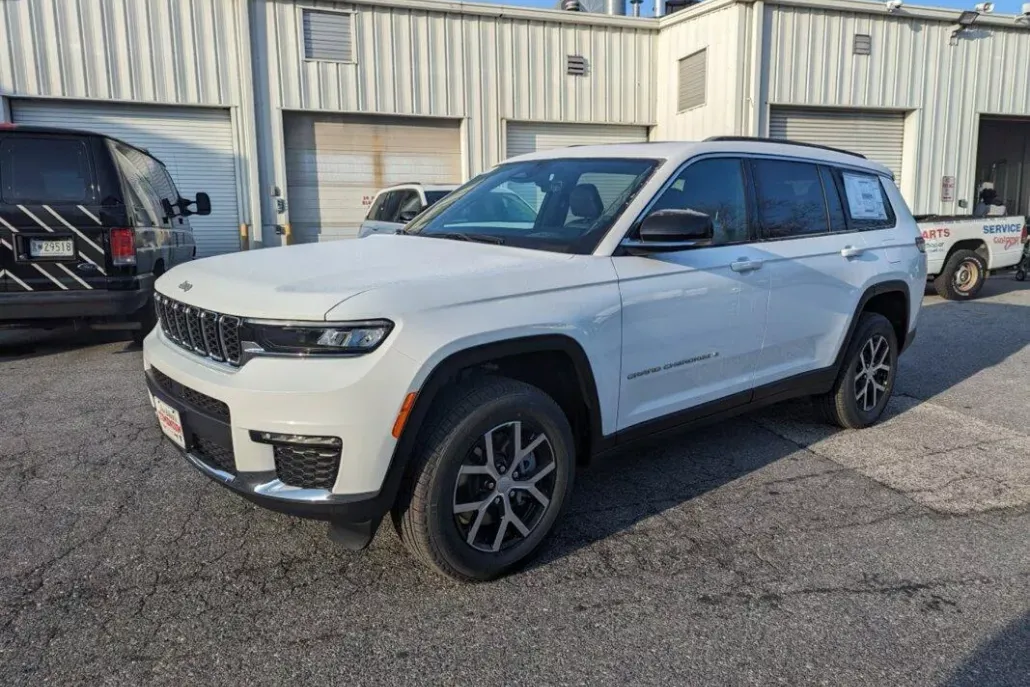 2025 Jeep Grand Cherokee L photo 1