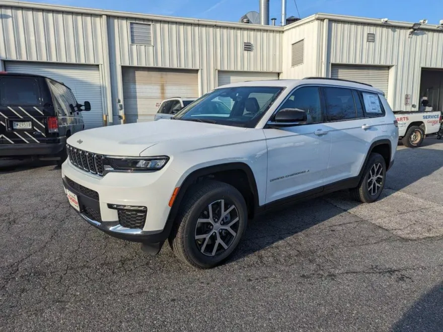 2025 Jeep Grand Cherokee L photo 1