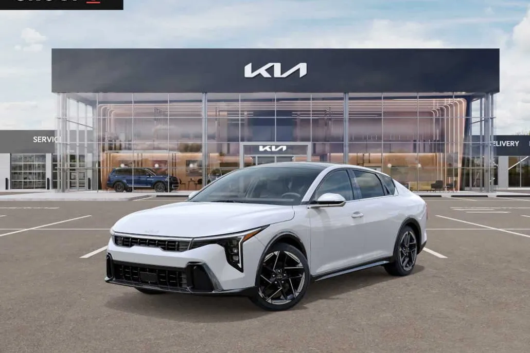 2025 Kia K4 GT-Line photo 1