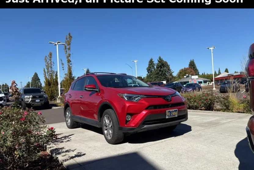 2017 Toyota RAV4 Limited photo 1