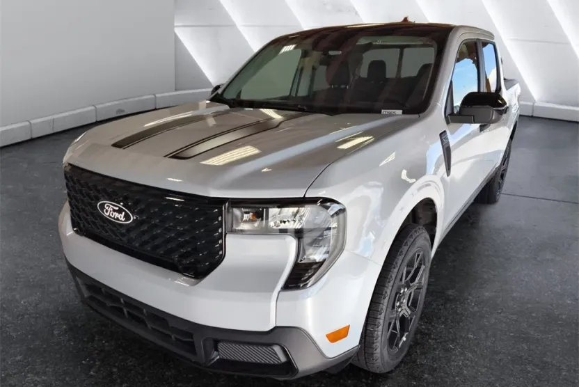 2025 Ford Maverick XLT photo 1