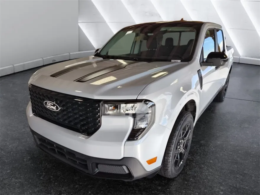 2025 Ford Maverick XLT photo 1