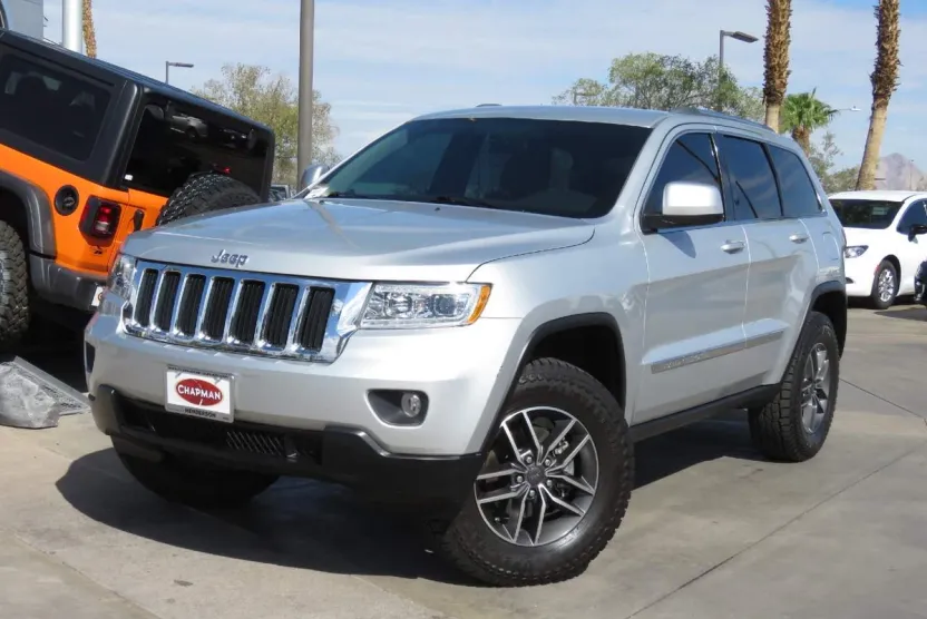 2011 Jeep Grand Cherokee Laredo photo 1