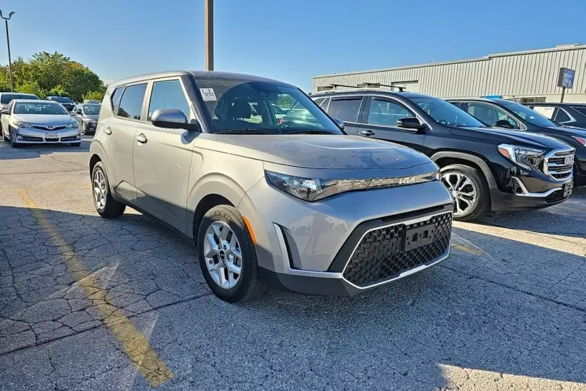 2024 Kia Soul LX photo 1