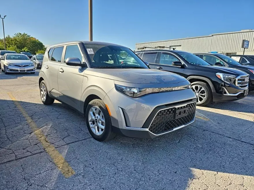 2024 Kia Soul LX photo 1