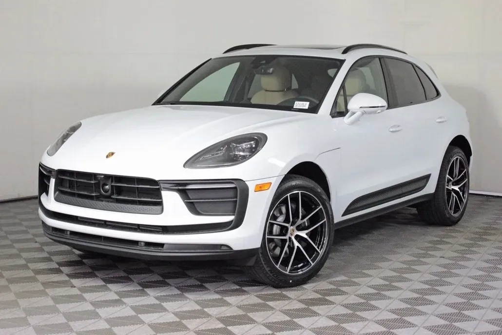 2025 Porsche Macan Base photo 1