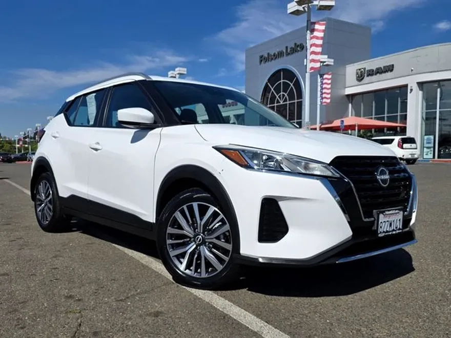 2022 Nissan Kicks SV photo 1