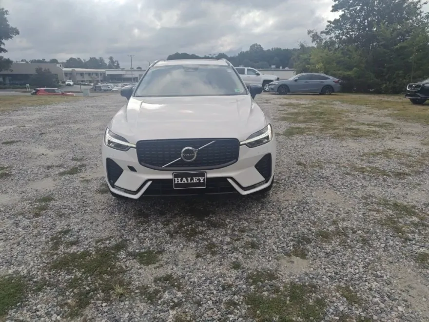 2024 Volvo XC60 B5 Core photo 1
