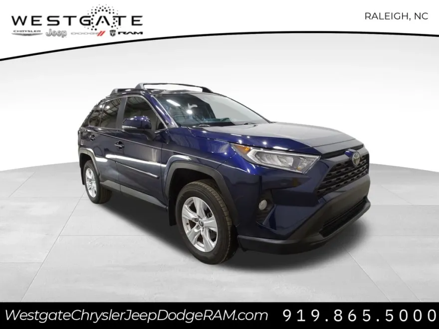 2021 Toyota RAV4 XLE photo 1