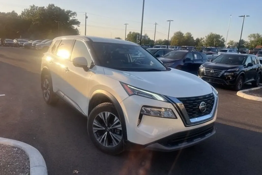 2021 Nissan Rogue SV photo 1