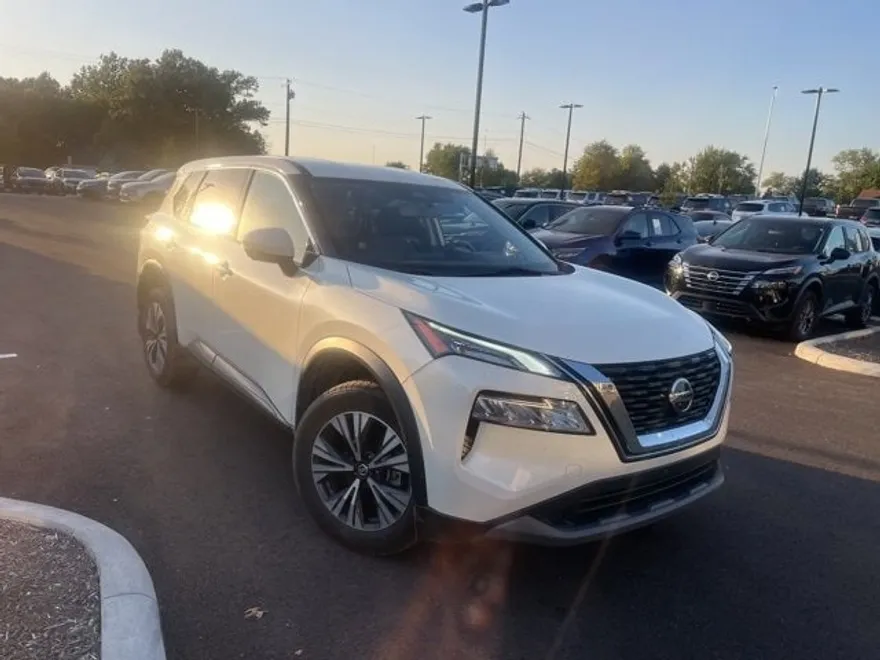 2021 Nissan Rogue SV photo 1
