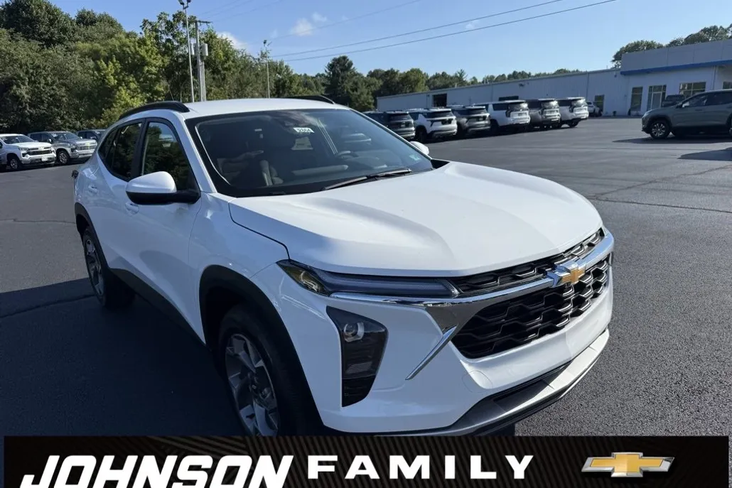 2025 Chevrolet Trax LT photo 1