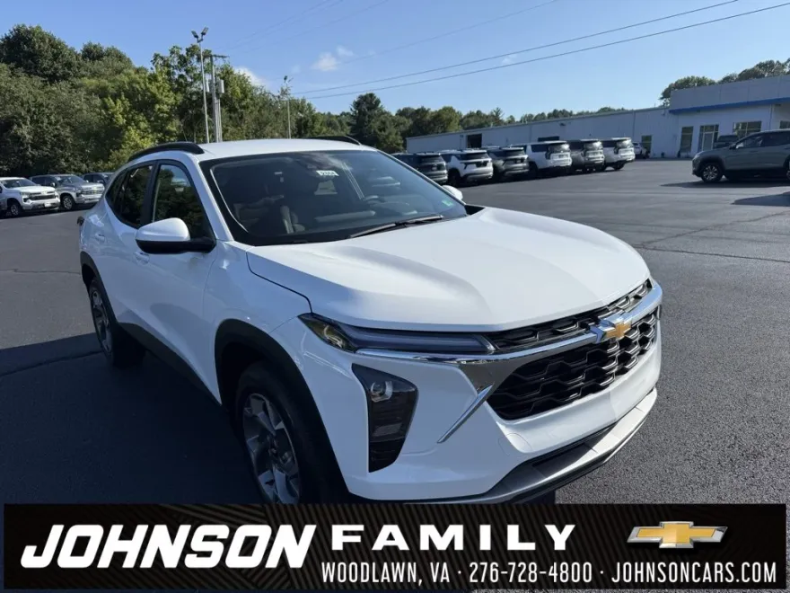 2025 Chevrolet Trax LT photo 1