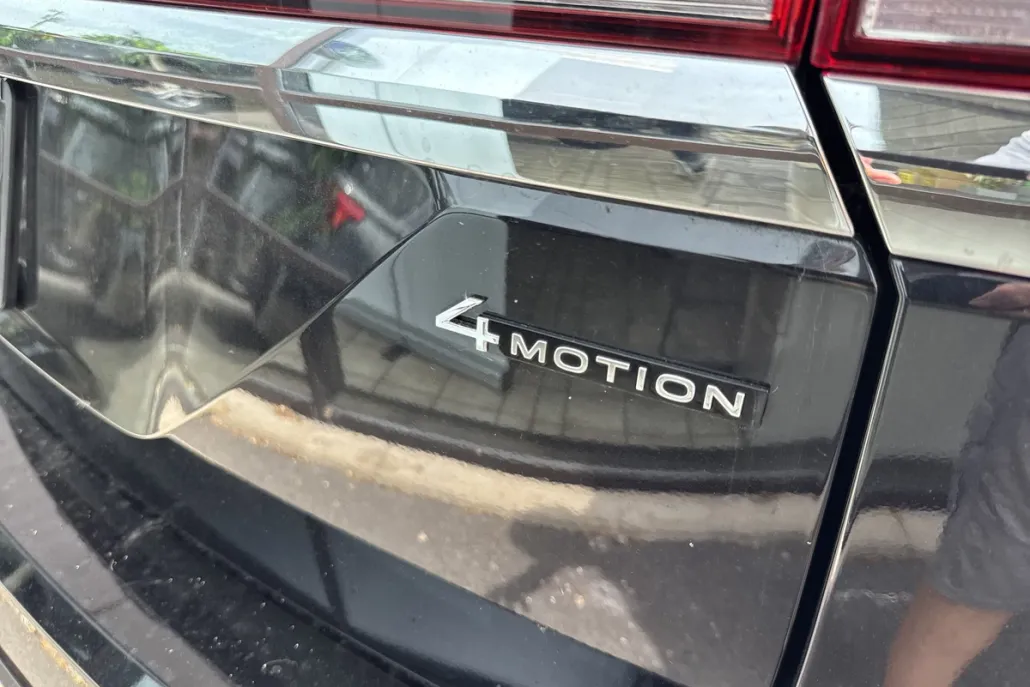 2024 Volkswagen Atlas SEL Premium R-Line photo 1