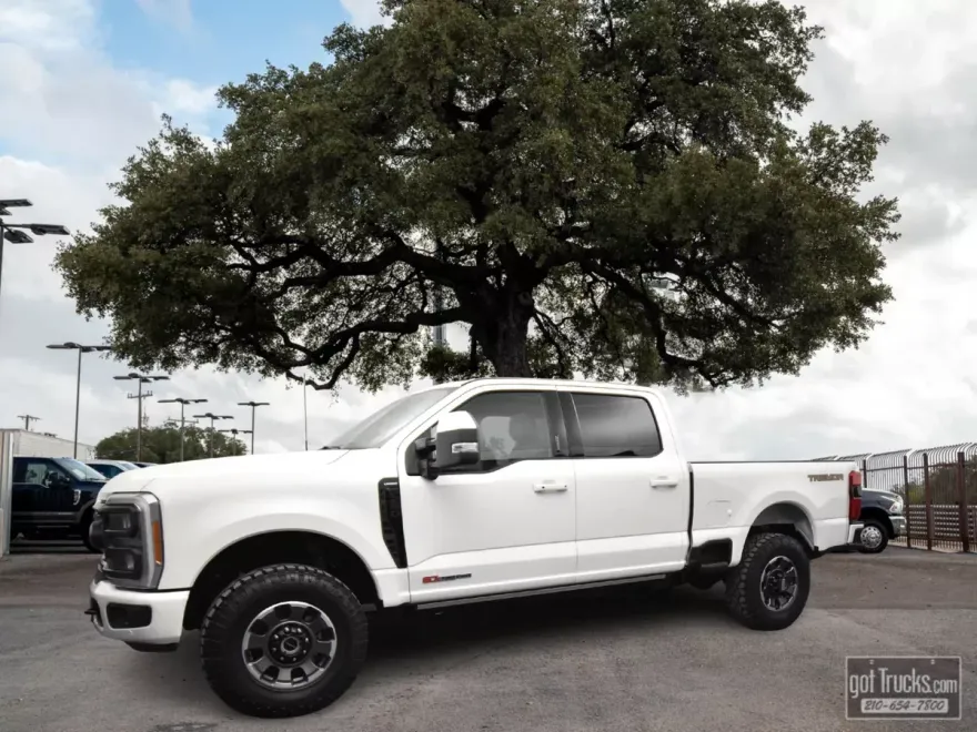 2023 Ford F-250 Lariat photo 1