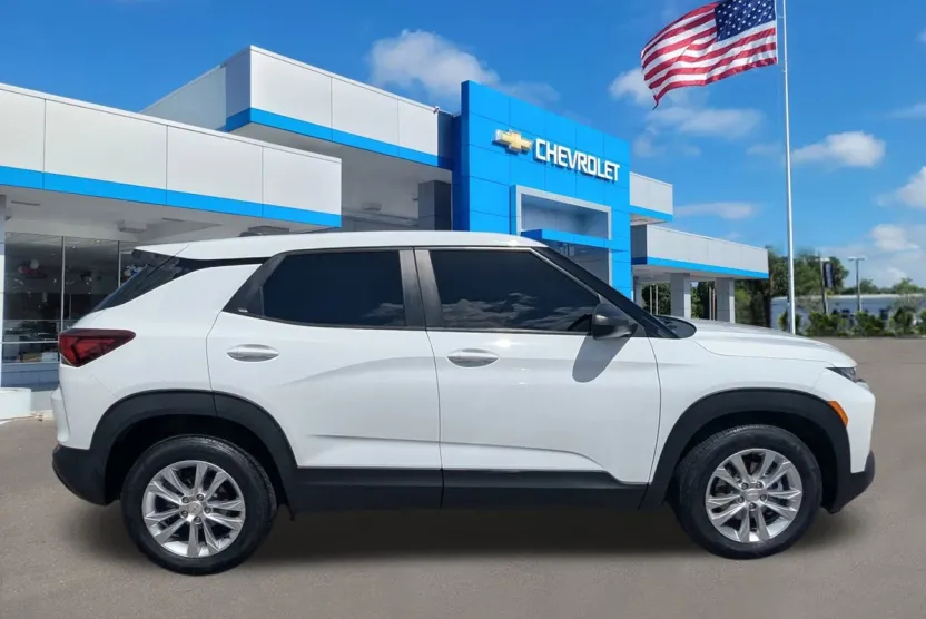 2022 Chevrolet Trailblazer LS photo 1