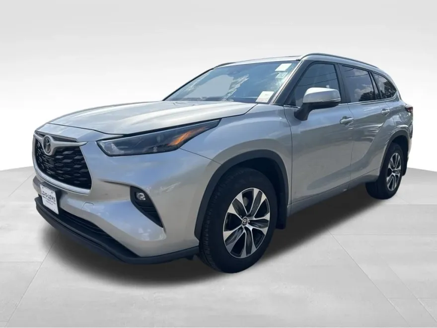 2023 Toyota Highlander L photo 1