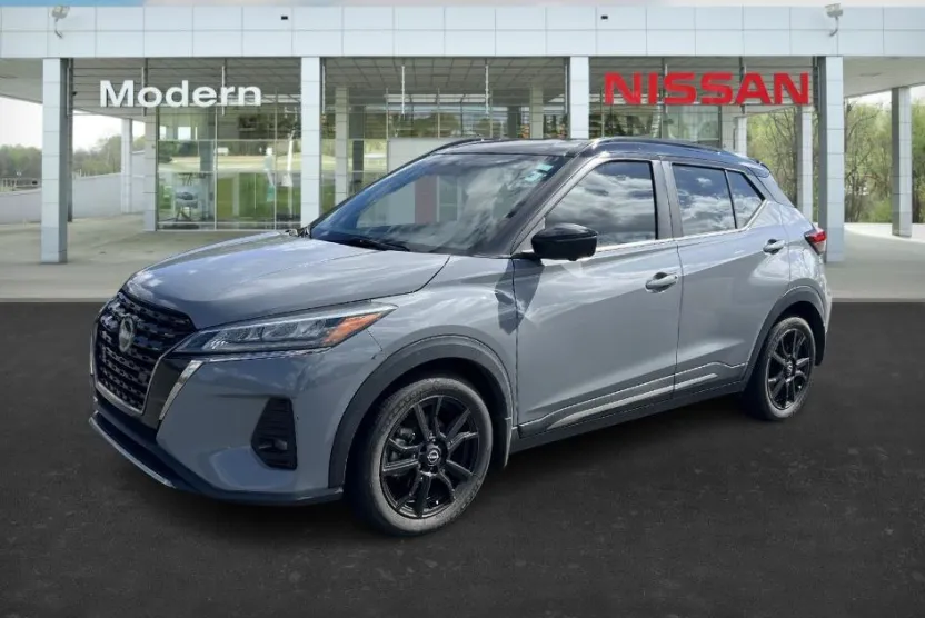 2022 Nissan Kicks SR photo 1