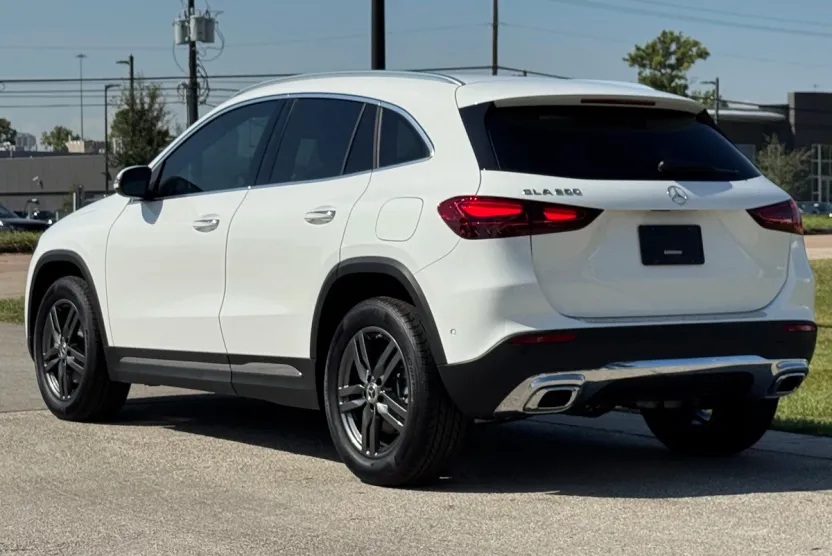 2025 Mercedes Benz GLA 250 photo 1