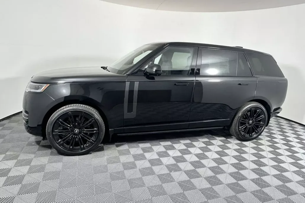 2025 Land Rover Range Rover SE photo 1