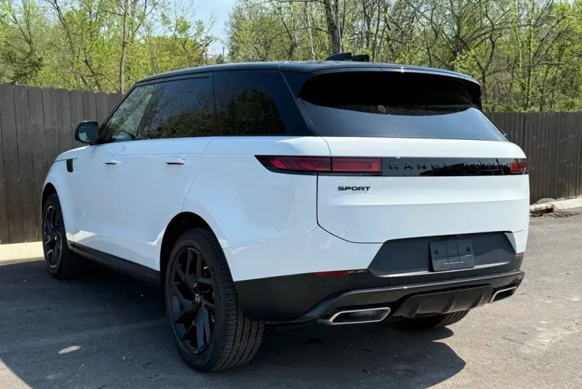 2025 Land Rover Range Rover Sport SE photo 1