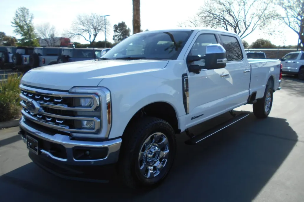 2025 Ford F-250 Lariat photo 1