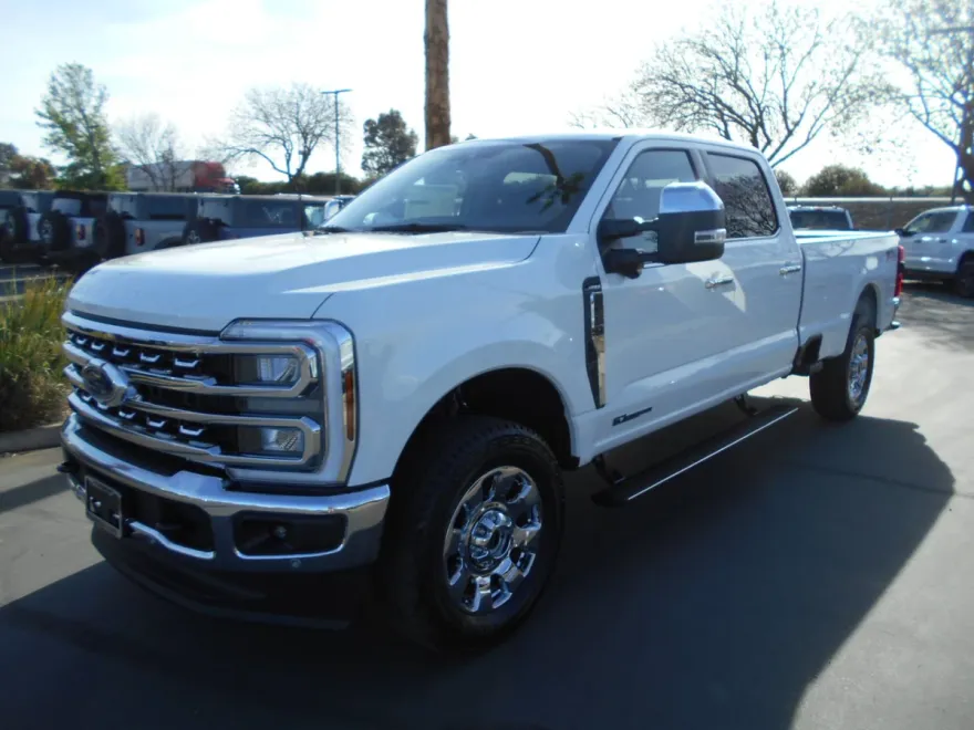 2025 Ford F-250 Lariat photo 1