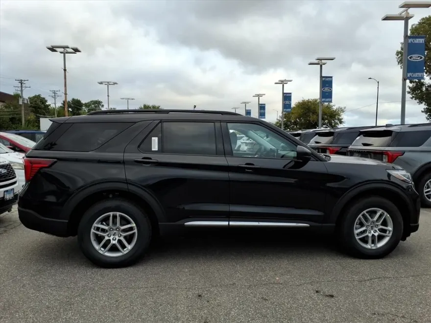 2025 Ford Explorer photo 1