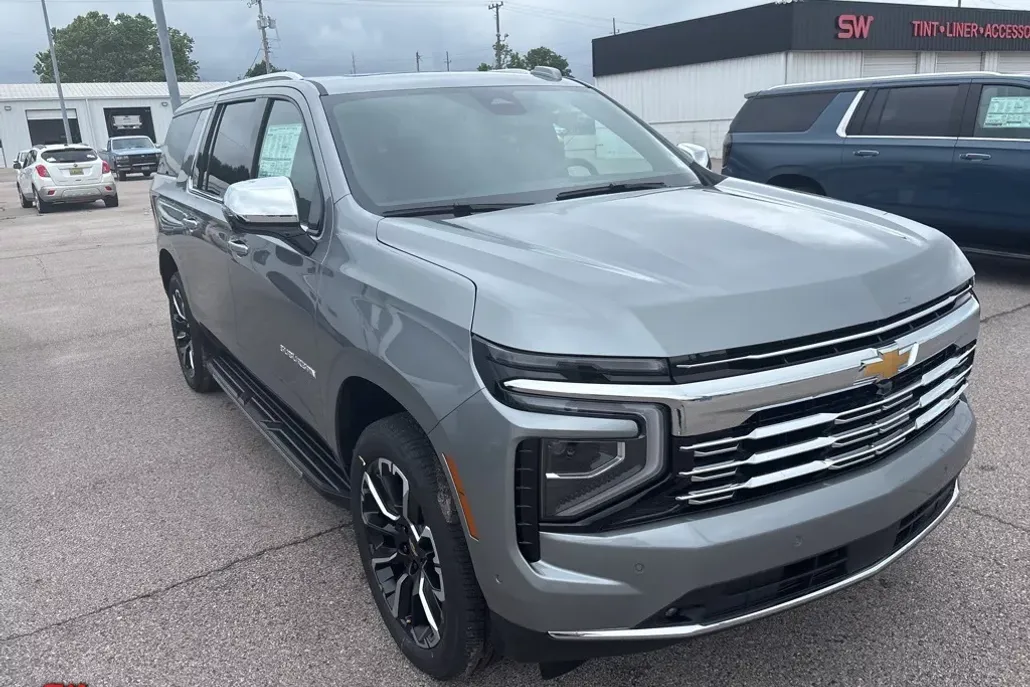 2025 Chevrolet Suburban Premier photo 1