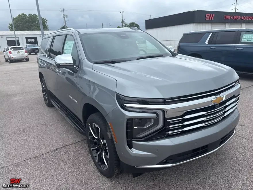 2025 Chevrolet Suburban Premier photo 1