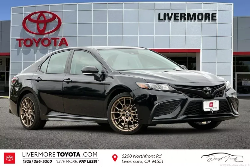 2024 Toyota Camry SE photo 1