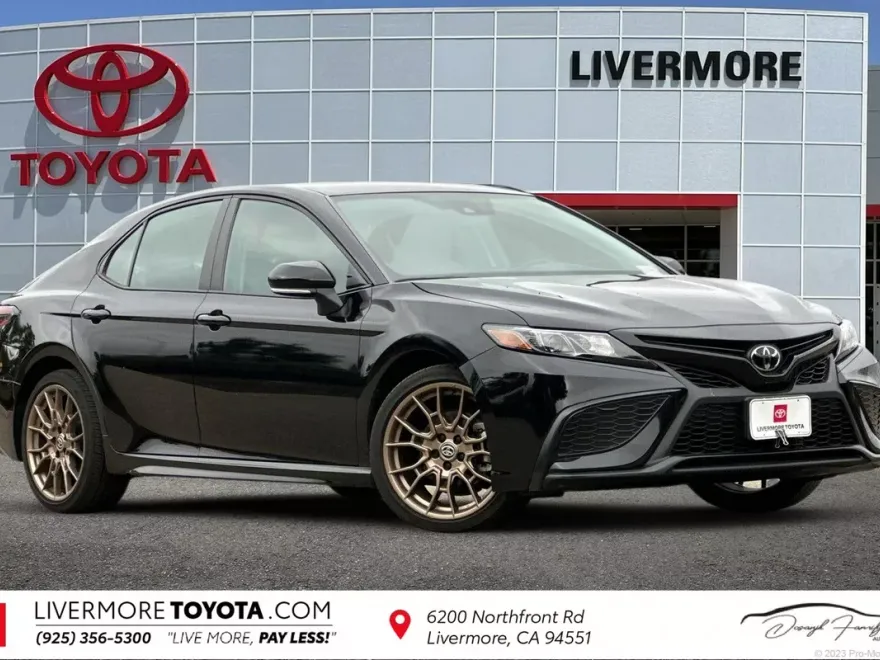 2024 Toyota Camry SE photo 1