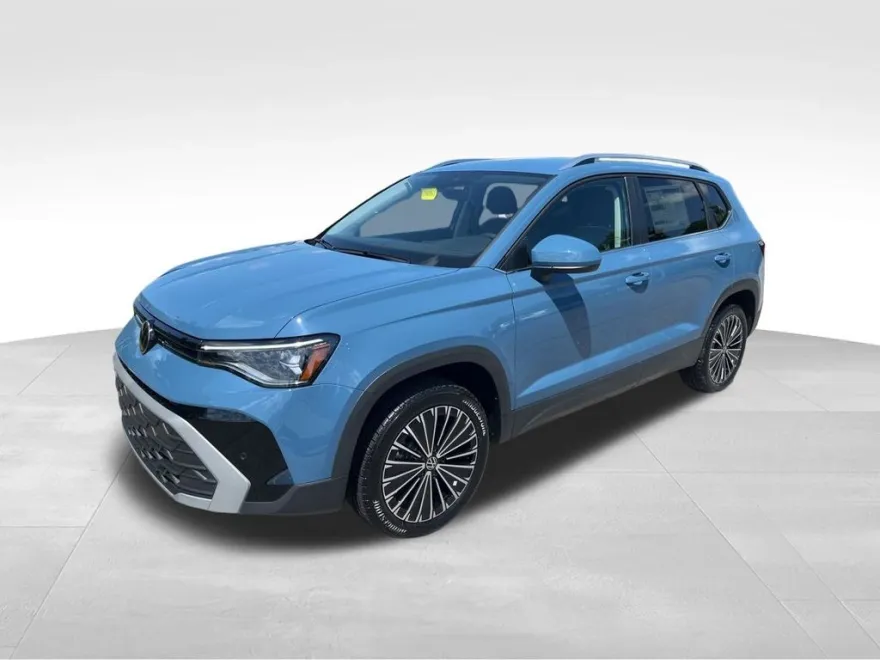2025 Volkswagen Taos SE photo 1