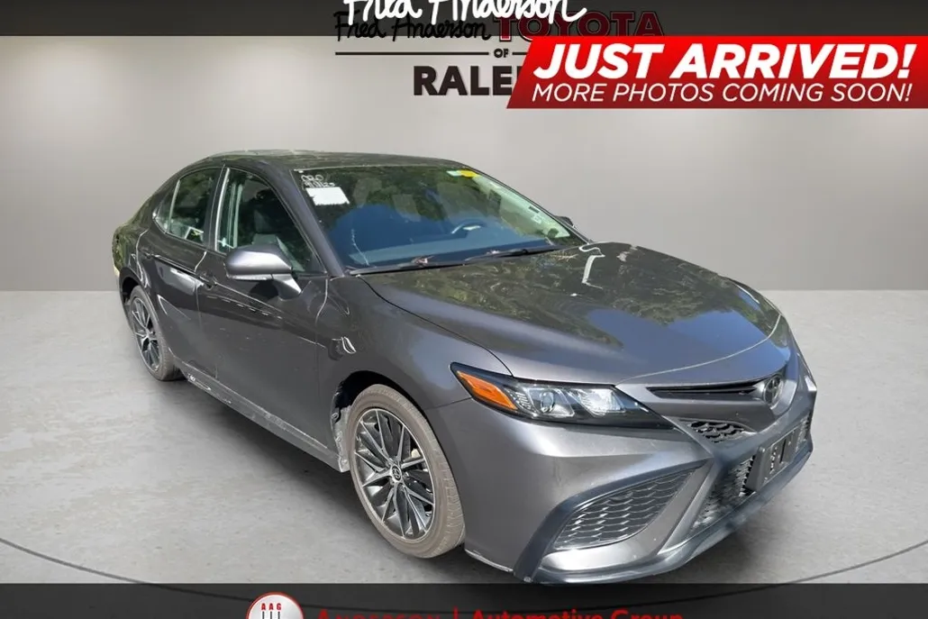 2024 Toyota Camry SE photo 1
