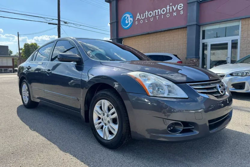 2010 Nissan Altima 2.5 S photo 1